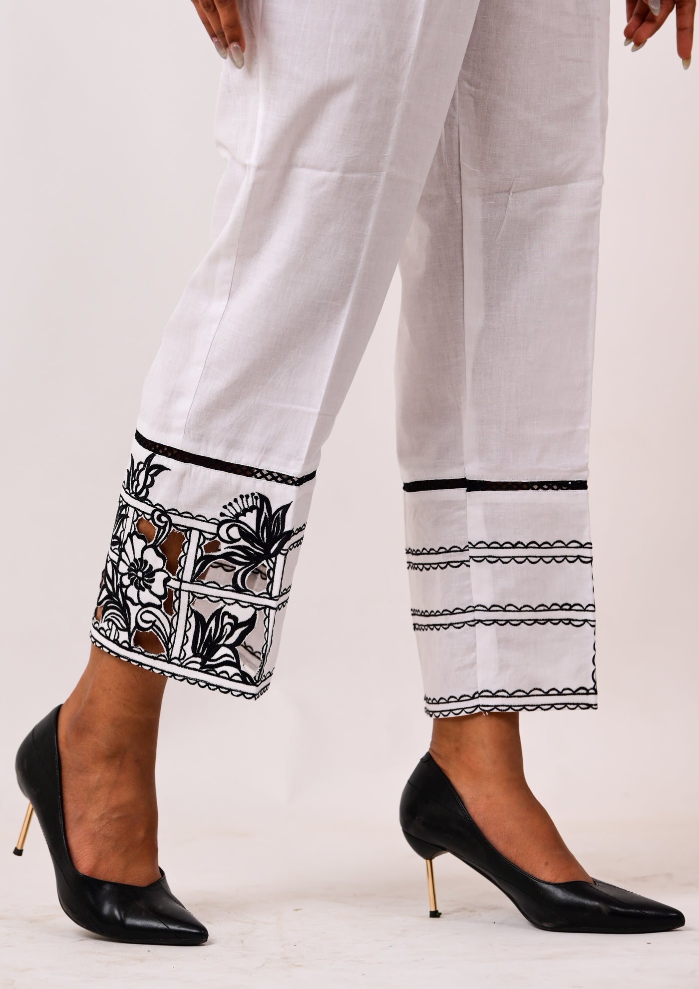 White Checkered Embroidered pants-shopsneh