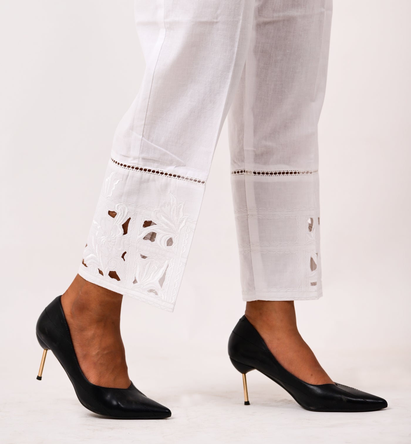 White on white Checkered Embroidered pants-shopsneh